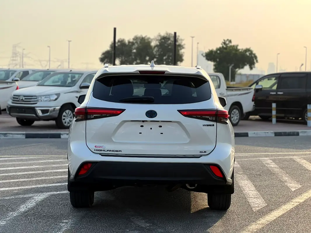Car Image 2020 TOYOTA HIGHLANDER XLE
