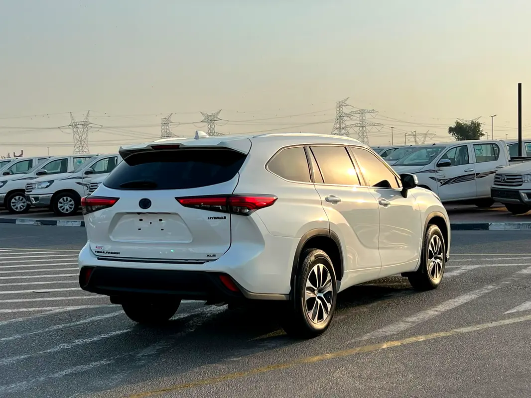 Car Image 2020 TOYOTA HIGHLANDER XLE