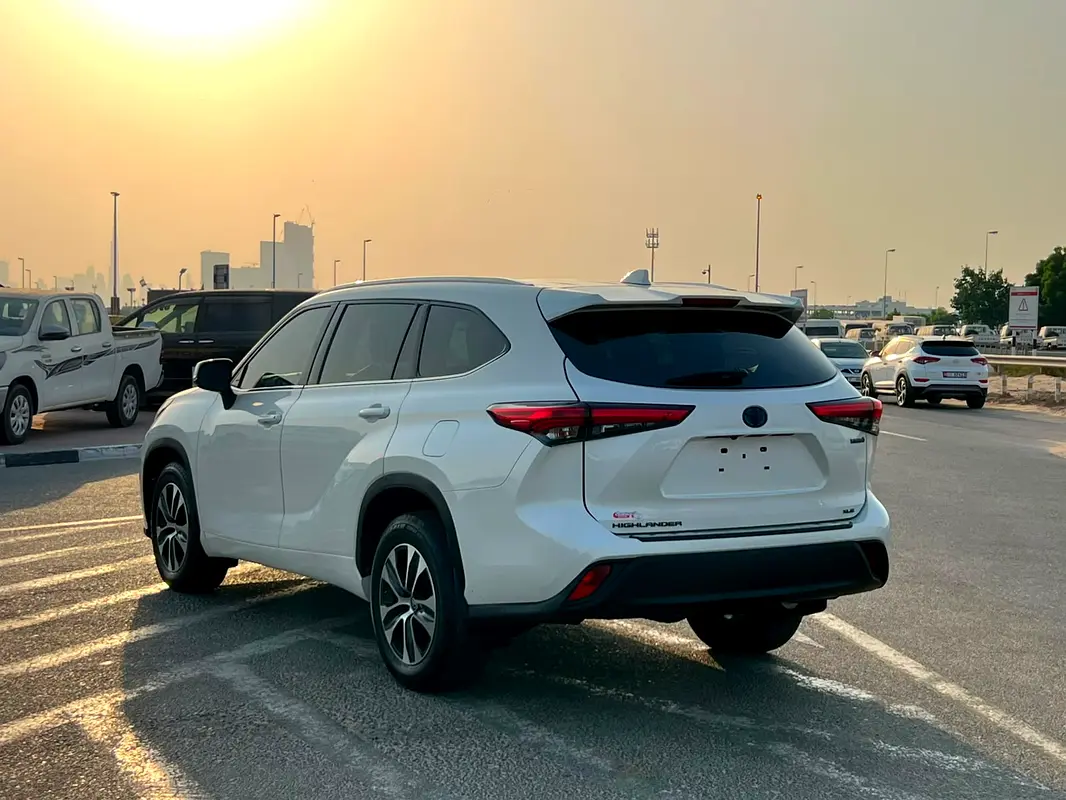 Car Image 2020 TOYOTA HIGHLANDER XLE