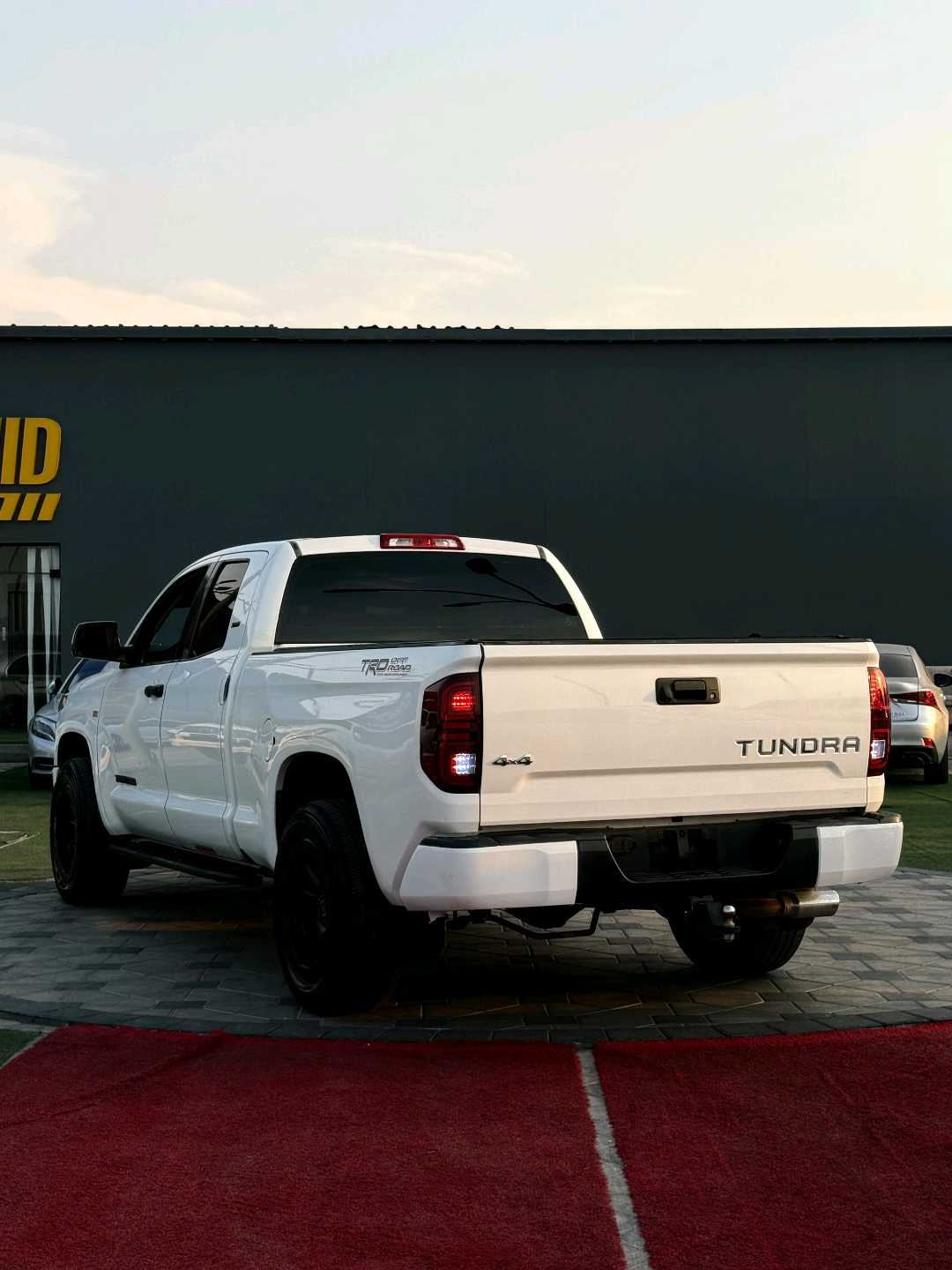 Car Image 2014 TOYOTA TUNDRA SR5