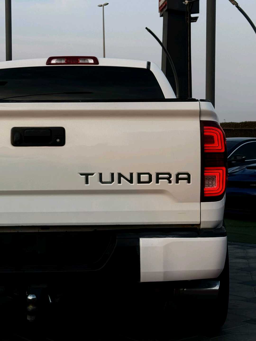 Car Image 2014 TOYOTA TUNDRA SR5