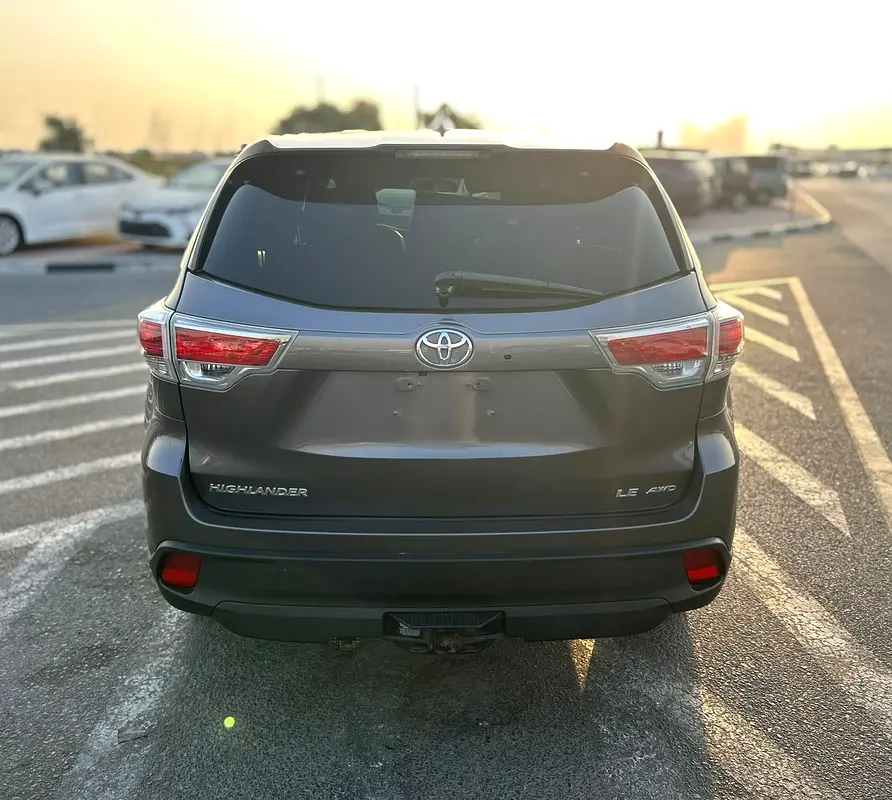 Car Image 2014 TOYOTA HIGHLANDER LE