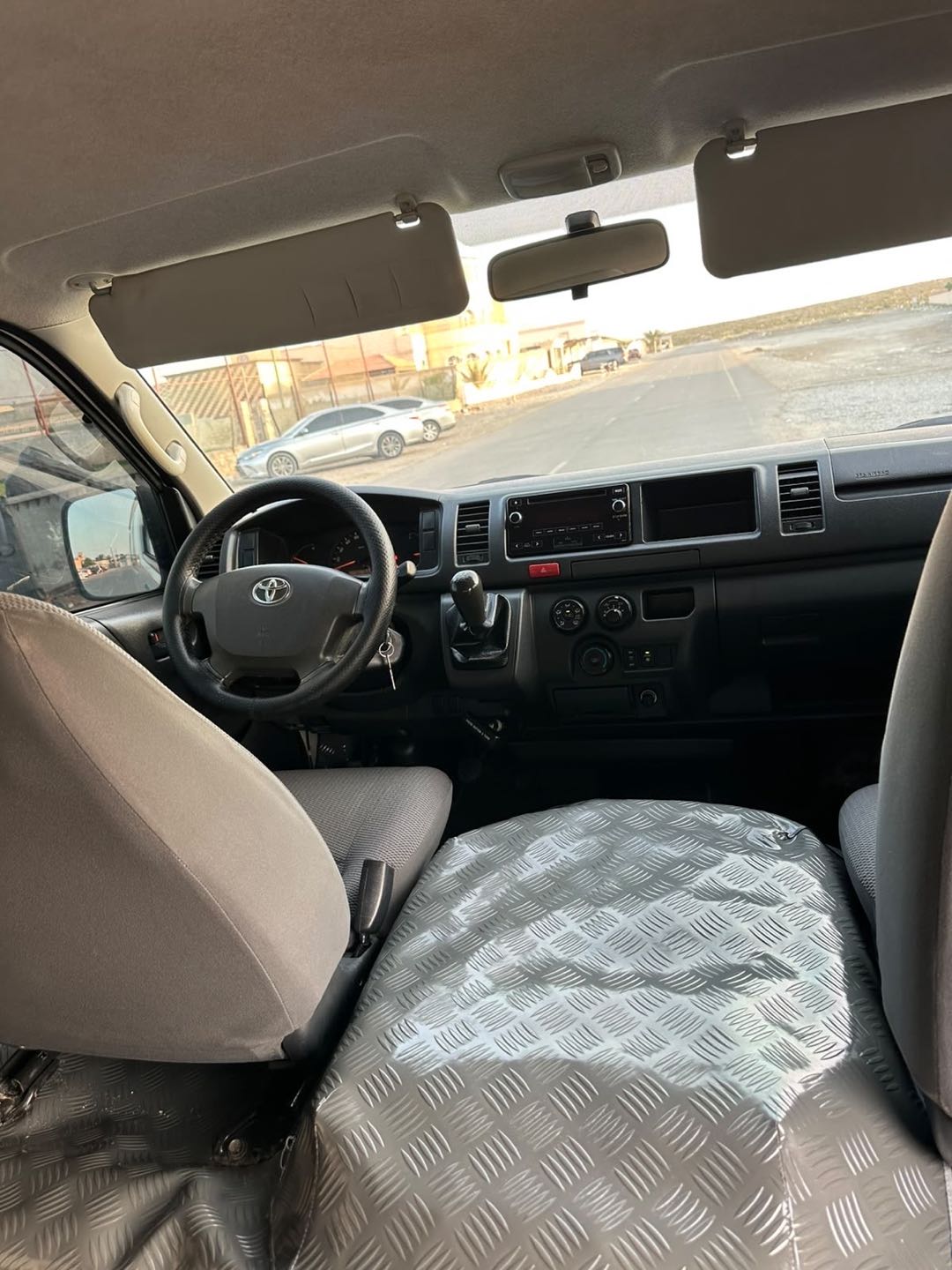 Car Image 2014 TOYOTA Hiace GLX