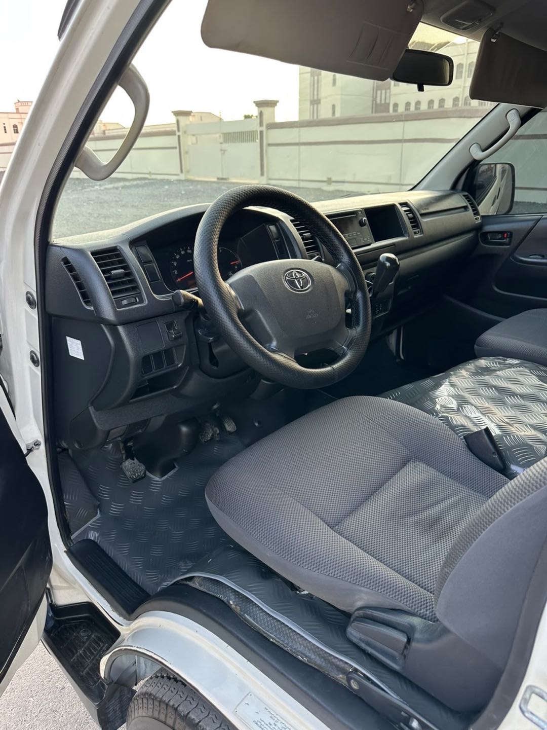 Car Image 2014 TOYOTA Hiace GLX
