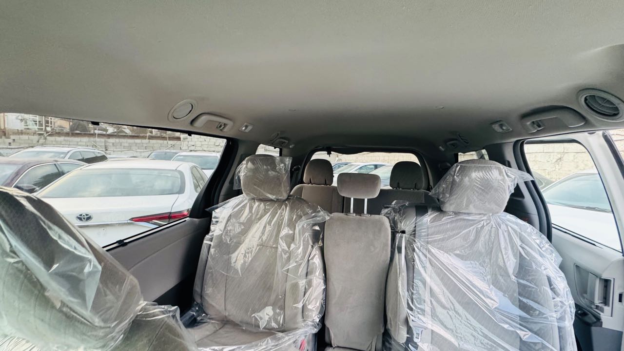 Car Image 2019 TOYOTA SIENNA LE