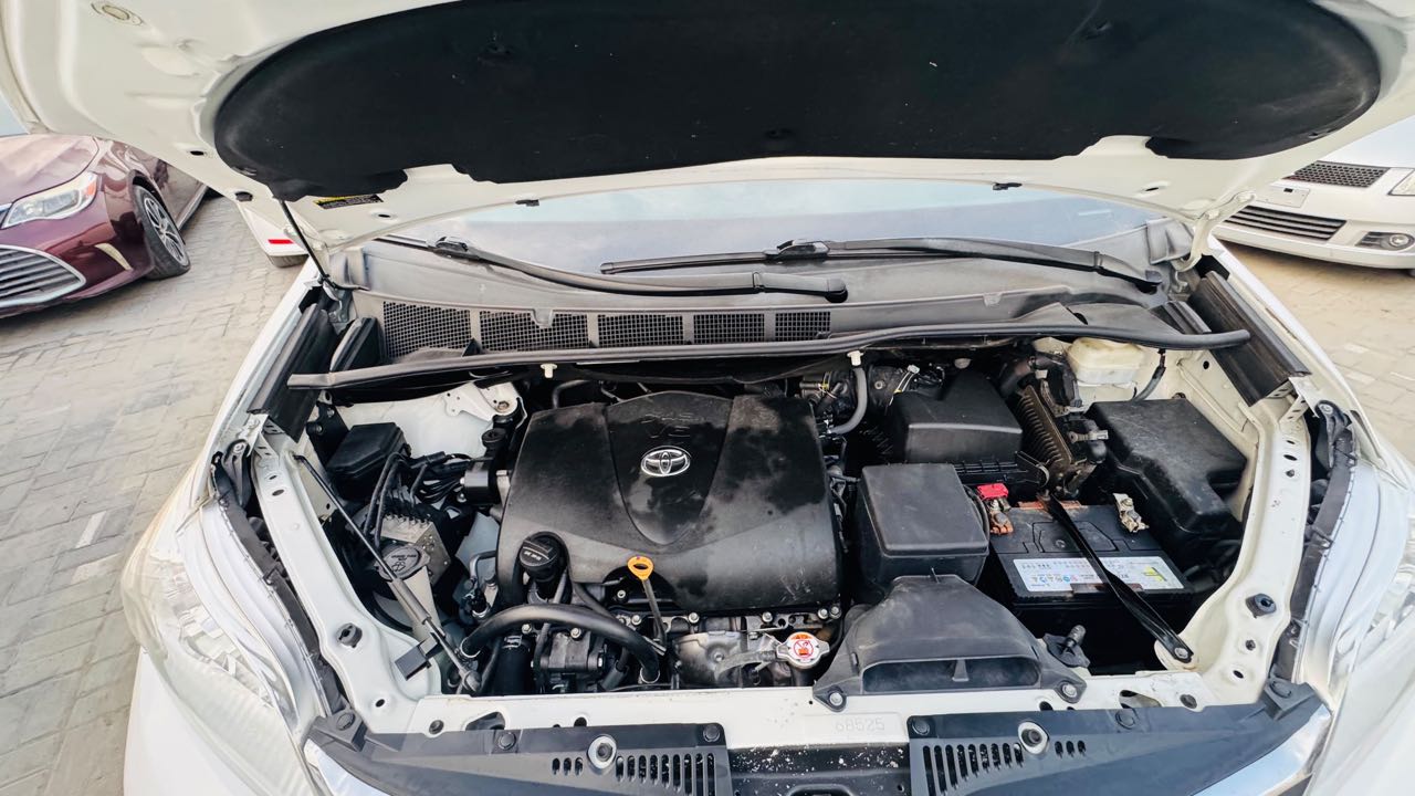 Car Image 2019 TOYOTA SIENNA LE