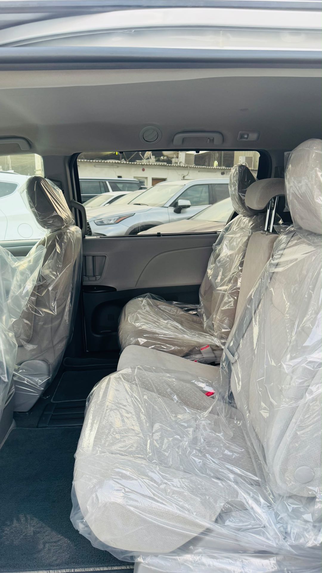 Car Image 2019 TOYOTA SIENNA LE