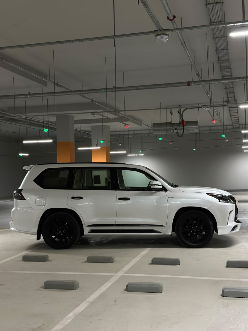 Car Image 2019 LEXUS LX OVERTRAIL