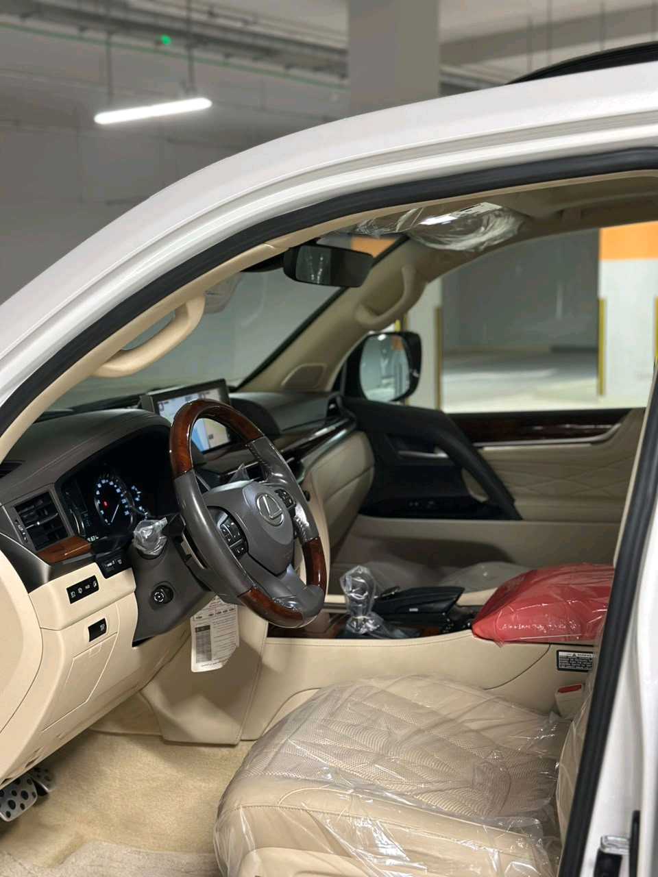 Car Image 2019 LEXUS LX OVERTRAIL