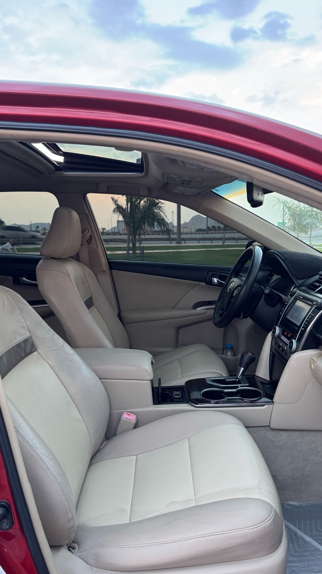 Car Image 2012 TOYOTA CAMRY XLE