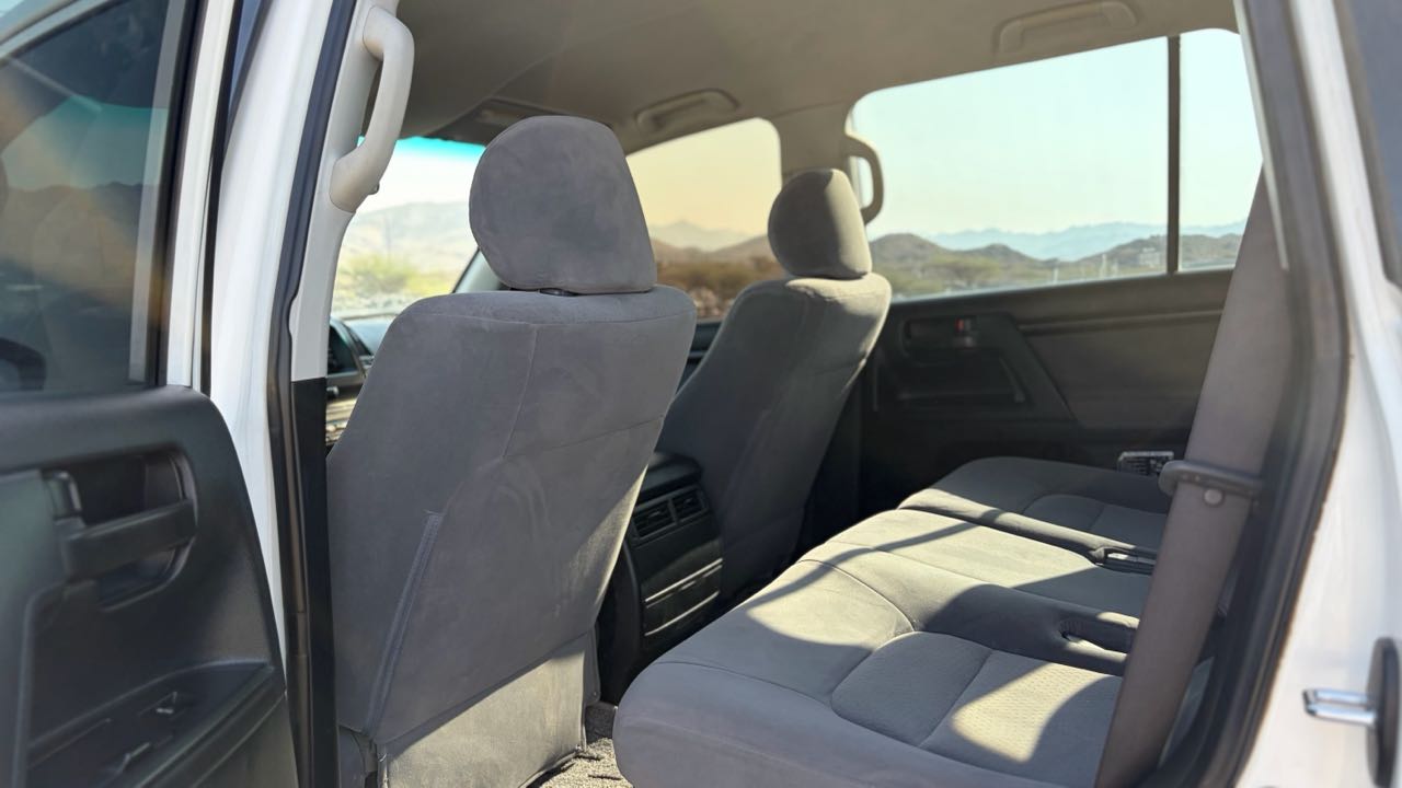 Car Image 2009 TOYOTA LAND CRUISER GX.R