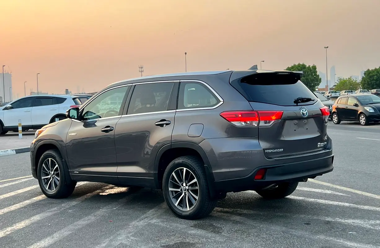 Car Image 2017 TOYOTA HIGHLANDER XLE