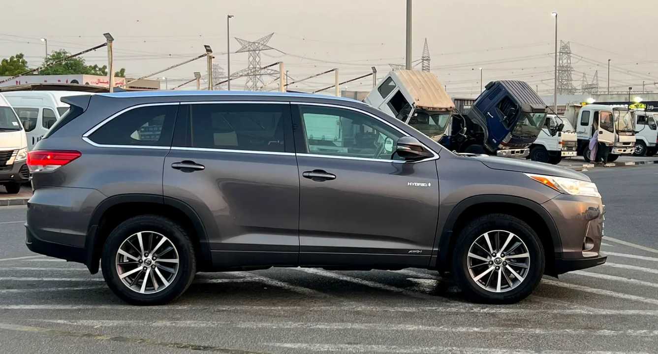 Car Image 2017 TOYOTA HIGHLANDER XLE