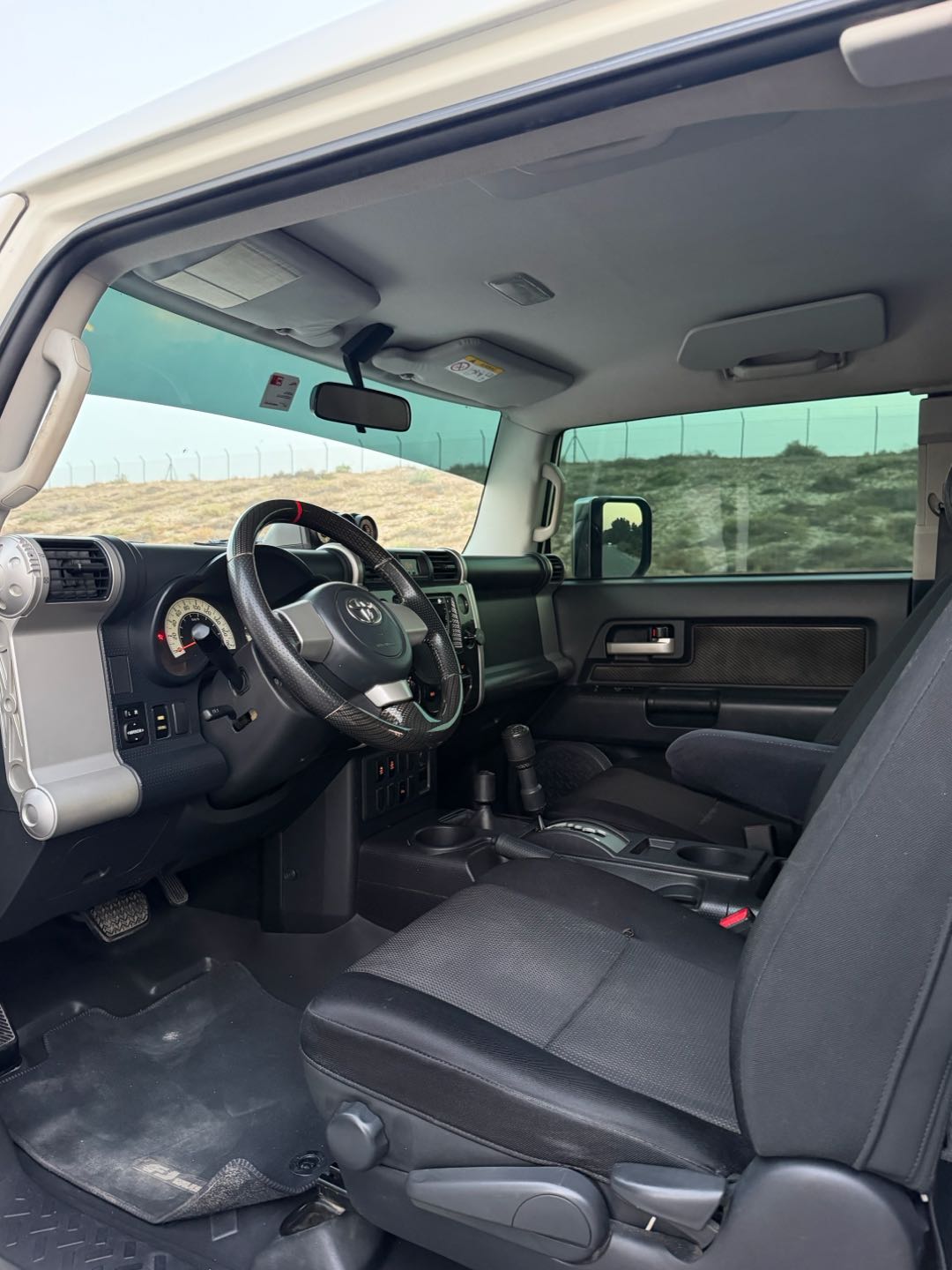 Car Image 2014 TOYOTA FJ CRUISER 
