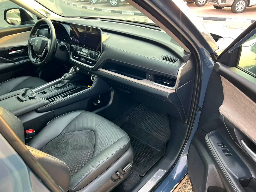 Car Image 2024 TOYOTA Grand Highlander Platinum