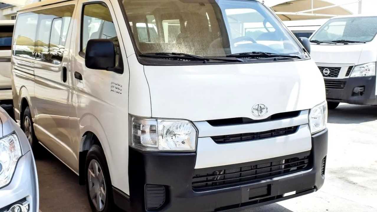 Car Image 2015 TOYOTA Hiace Commuter