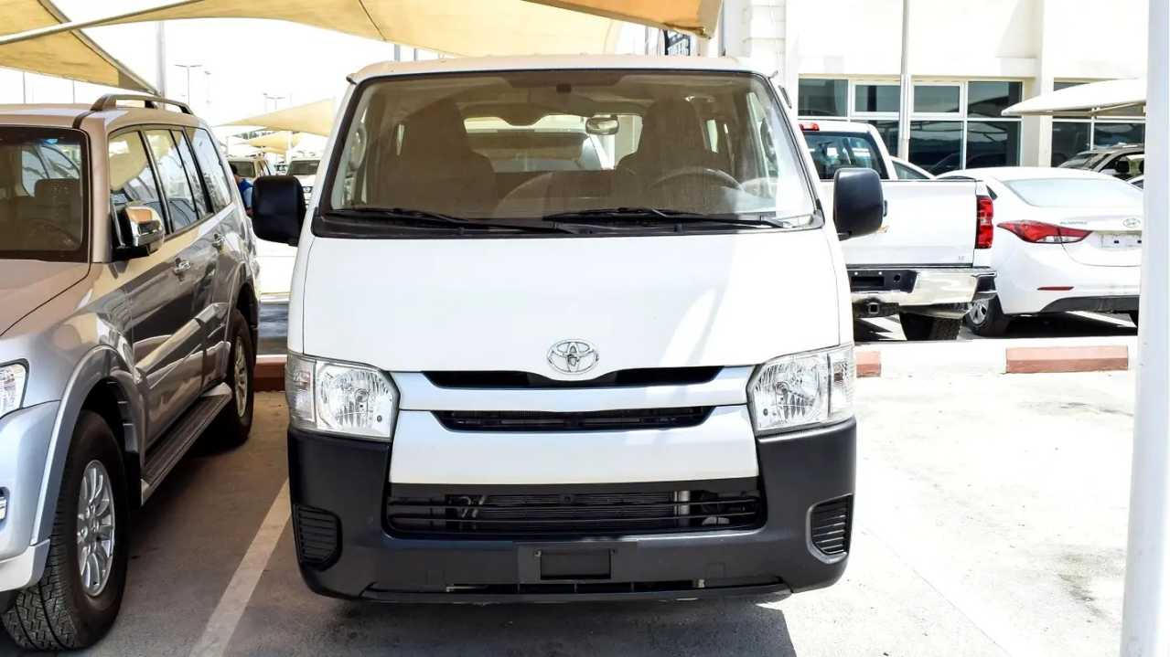 Car Image 2015 TOYOTA Hiace Commuter