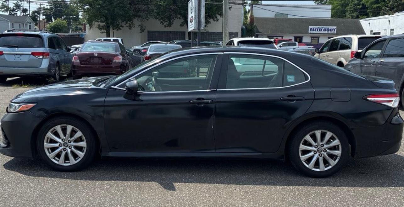 Car Image 2018 TOYOTA CAMRY LE