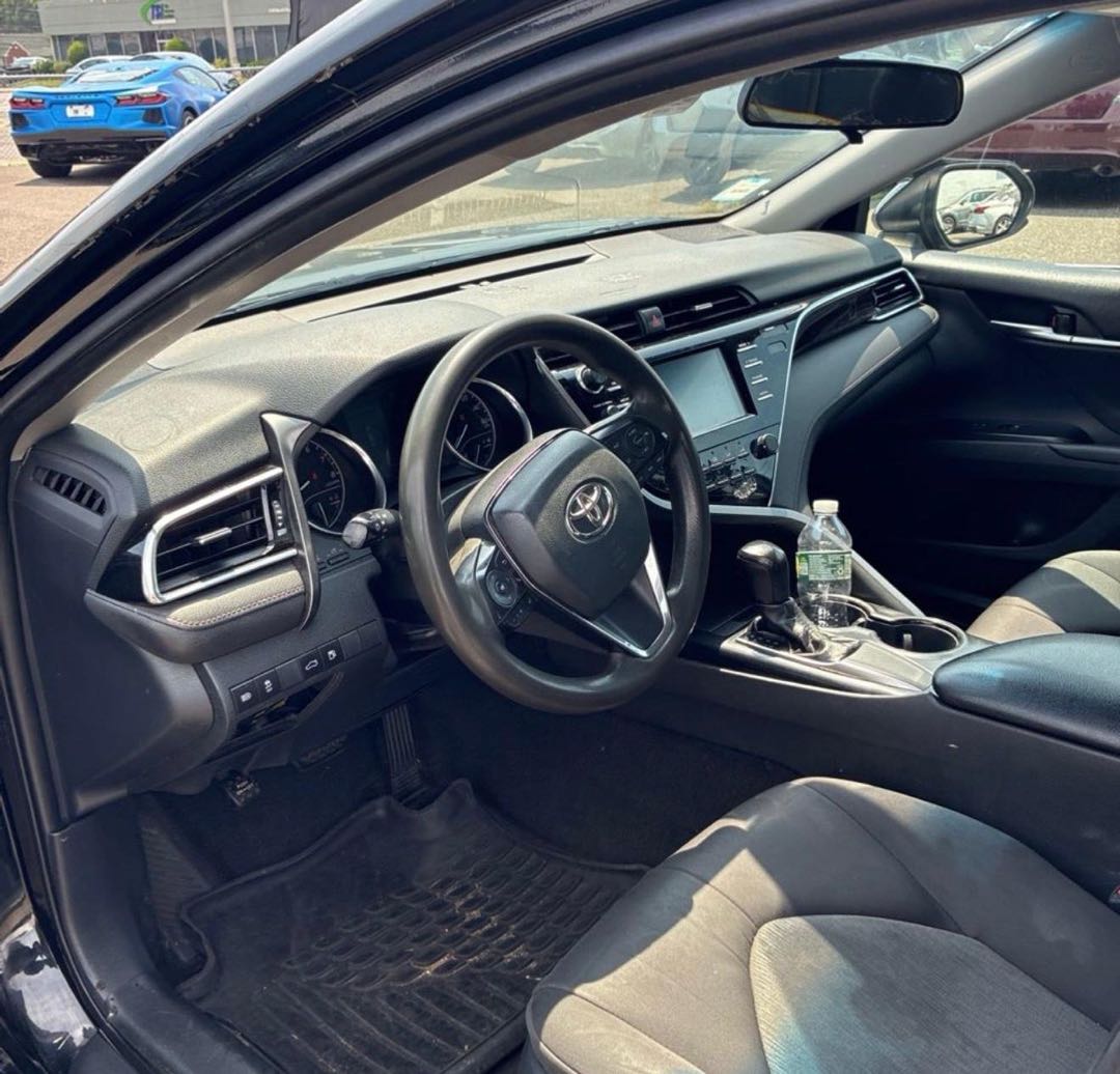 Car Image 2018 TOYOTA CAMRY LE