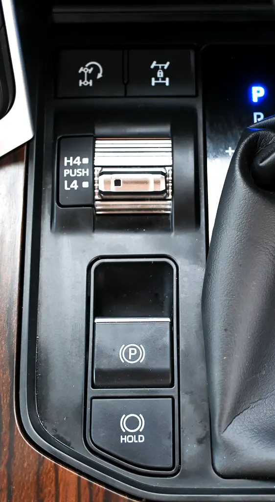 Car Image 2025 TOYOTA LAND CRUISER GX.R