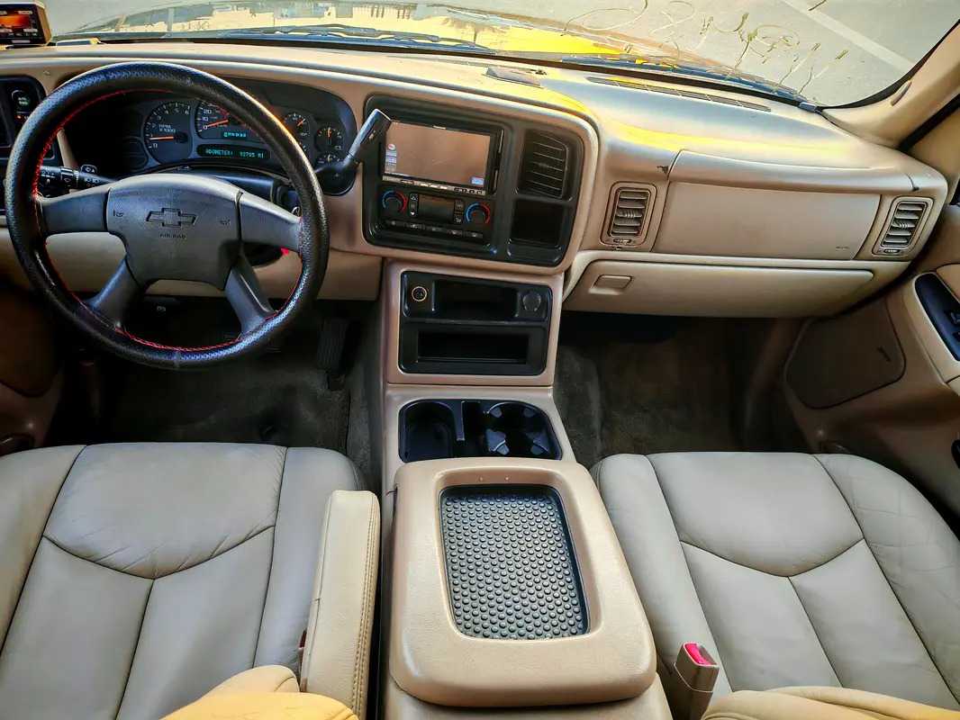 Car Image 2003 CHEVROLET SUBURBAN LS
