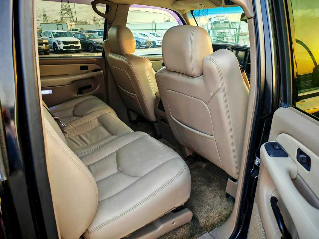 Car Image 2003 CHEVROLET SUBURBAN LS