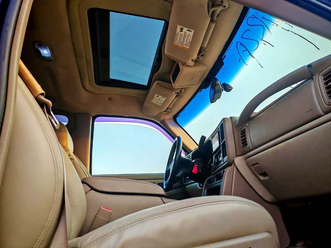 Car Image 2003 CHEVROLET SUBURBAN LS