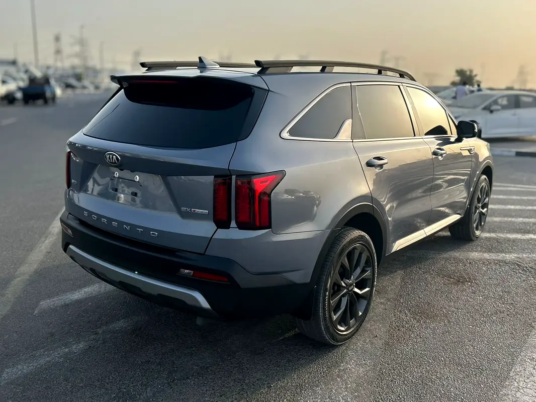 Car Image 2021 KIA SORENTO SX