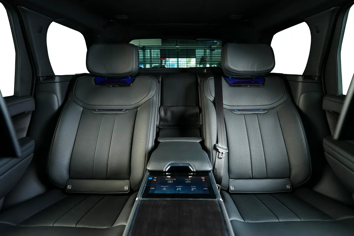 Car Image 2023 LAND ROVER VOGUE SV