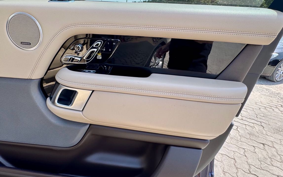 Car Image 2020 LAND ROVER VOGUE SE