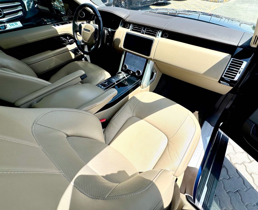Car Image 2020 LAND ROVER VOGUE SE