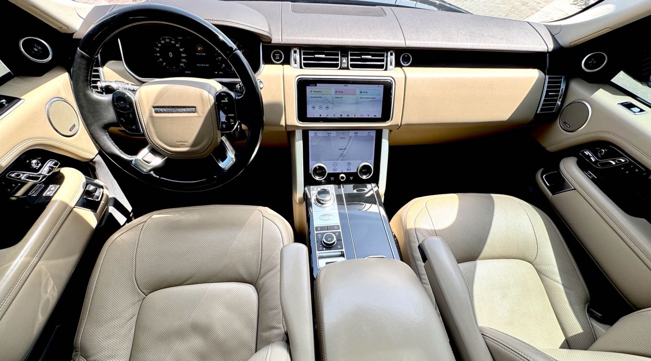 Car Image 2020 LAND ROVER VOGUE SE