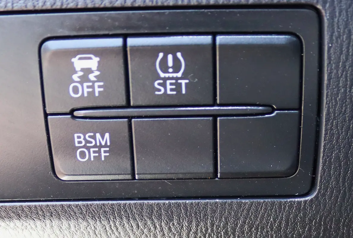 Car Image 2015 MAZDA 6 Grand Touring
