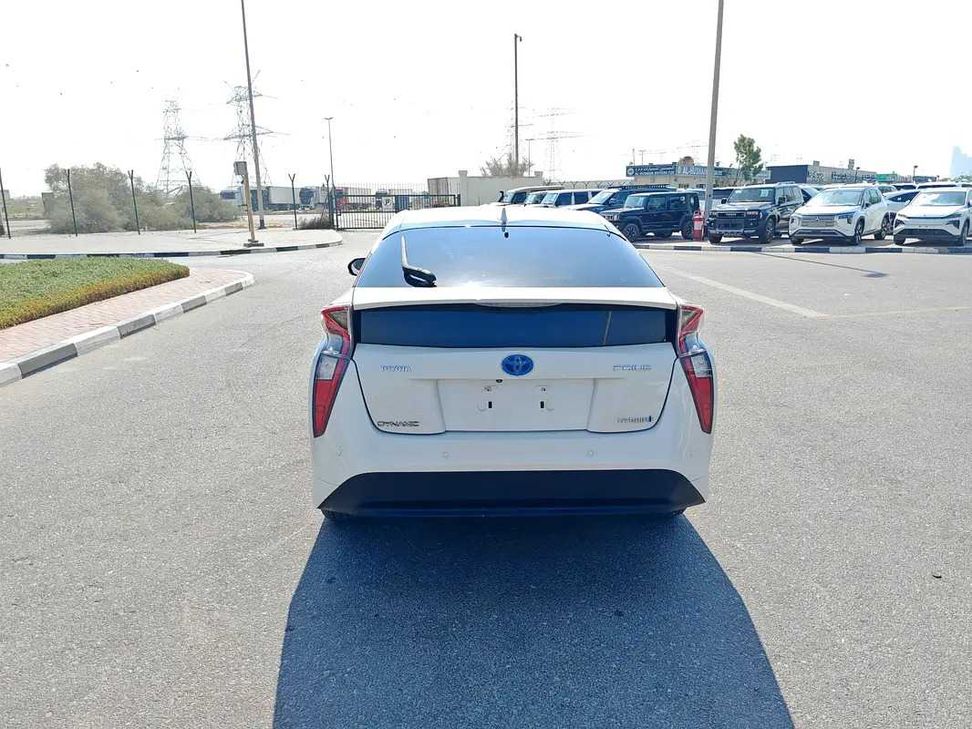 Car Image 2016 TOYOTA PRIUS Iconic