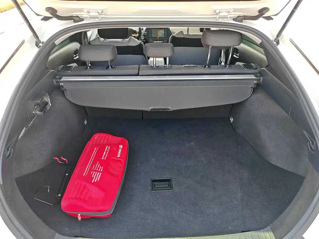 Car Image 2016 TOYOTA PRIUS Iconic