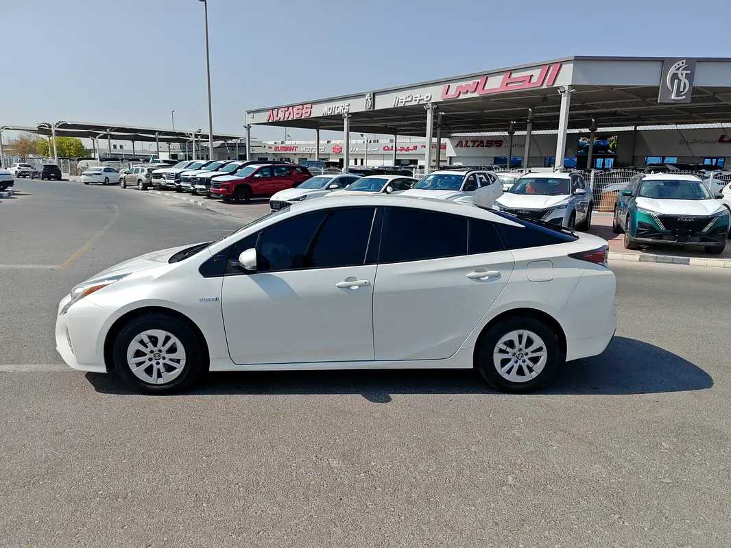 Car Image 2016 TOYOTA PRIUS Iconic
