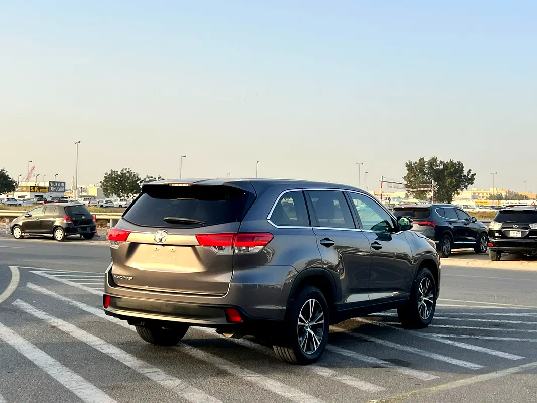 Car Image 2019 TOYOTA HIGHLANDER LE