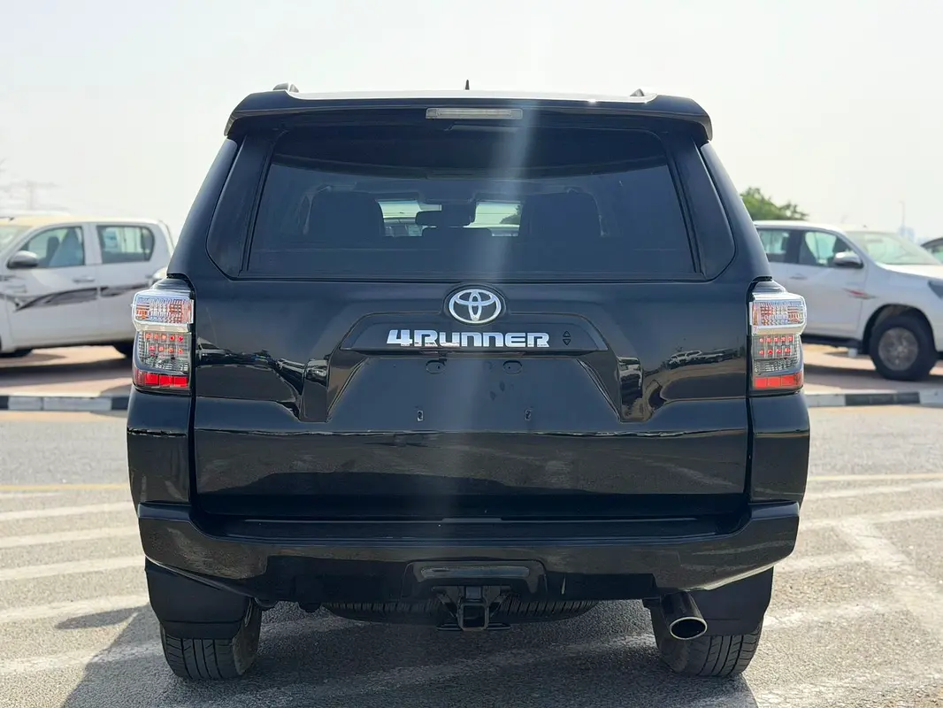 Car Image 2022 TOYOTA 4RUNNER SR5