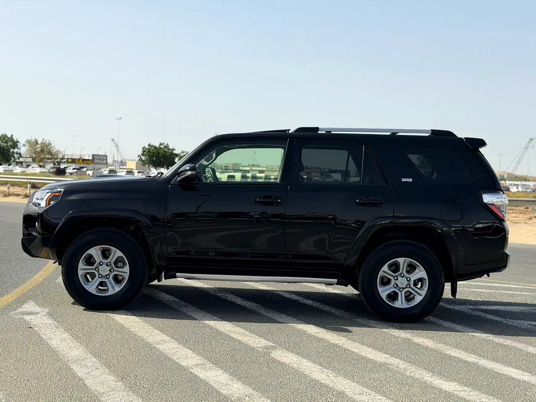 Car Image 2022 TOYOTA 4RUNNER SR5
