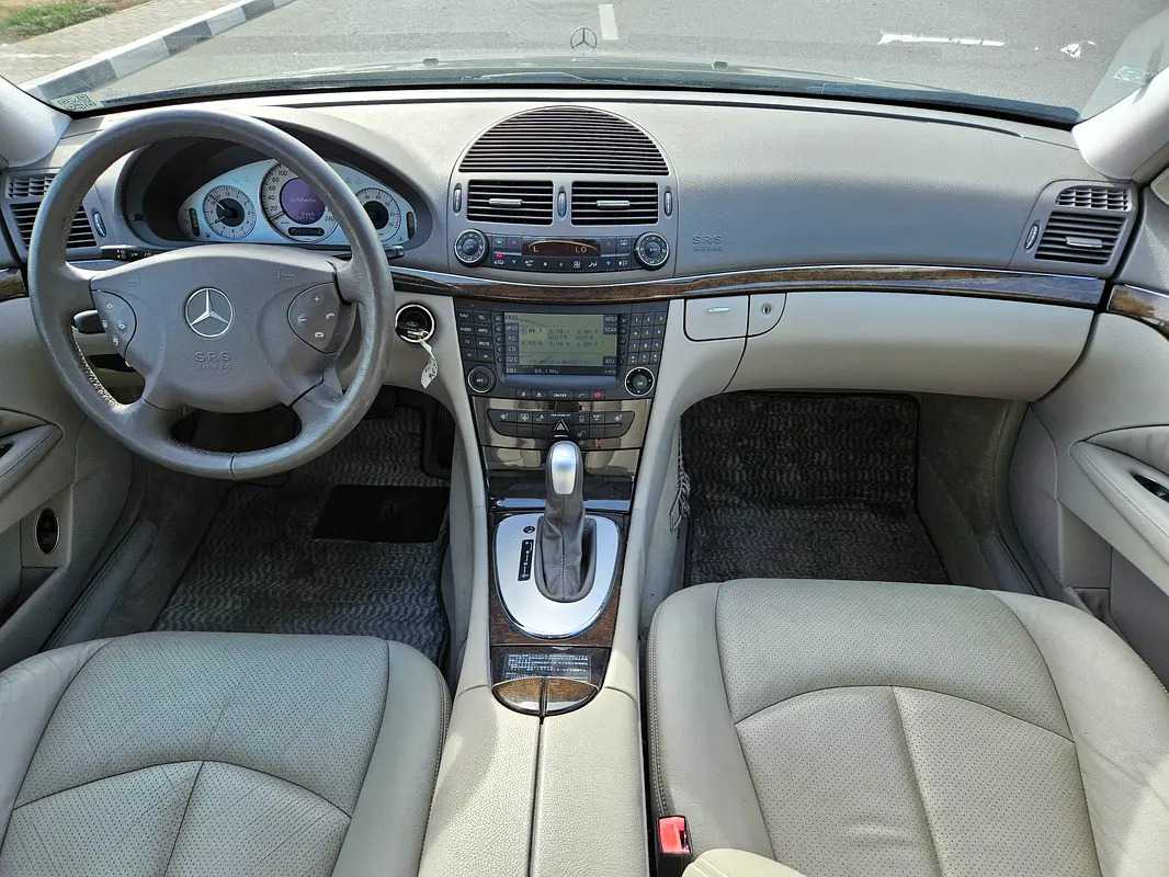 Car Image 2004 MERCEDES E Class 320