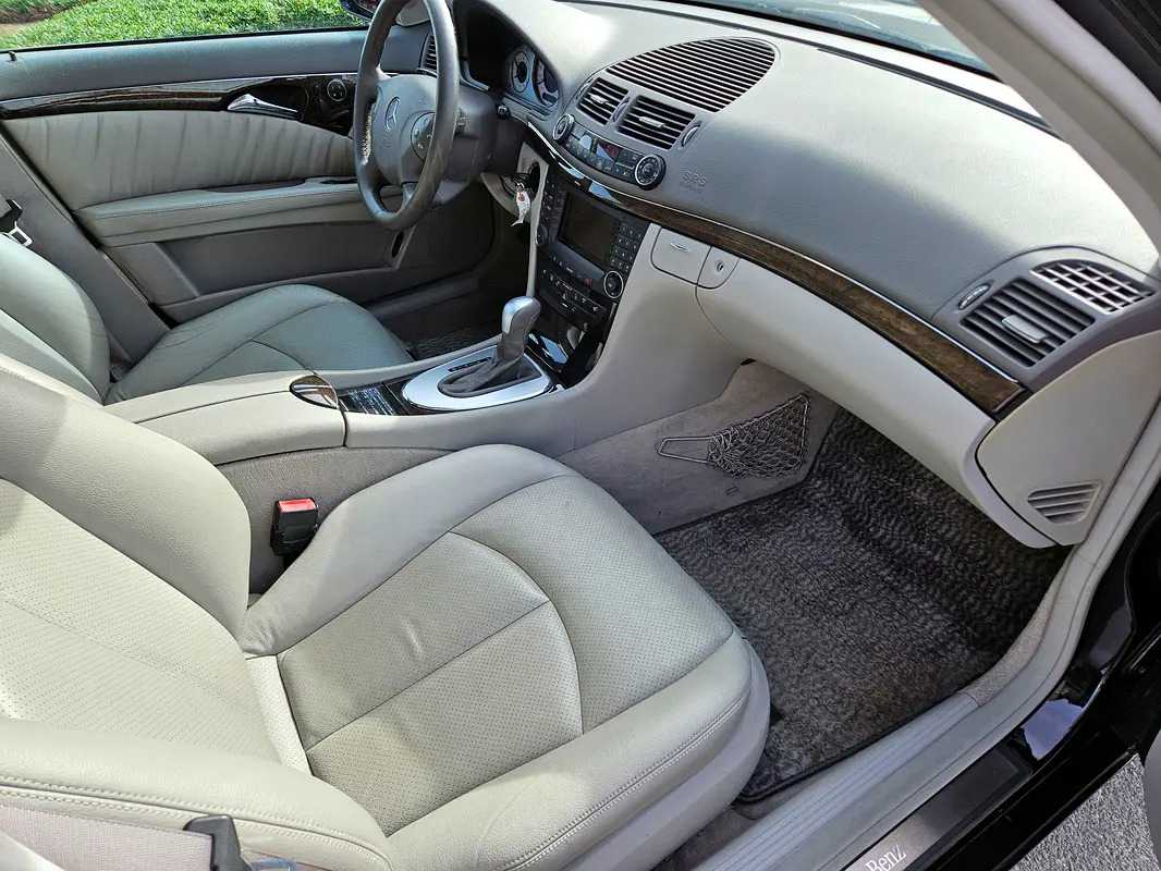 Car Image 2004 MERCEDES E Class 320
