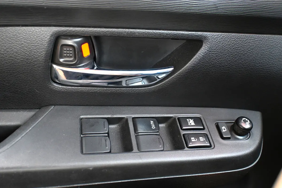 Car Image 2024 SUZUKI ERTIGA GL