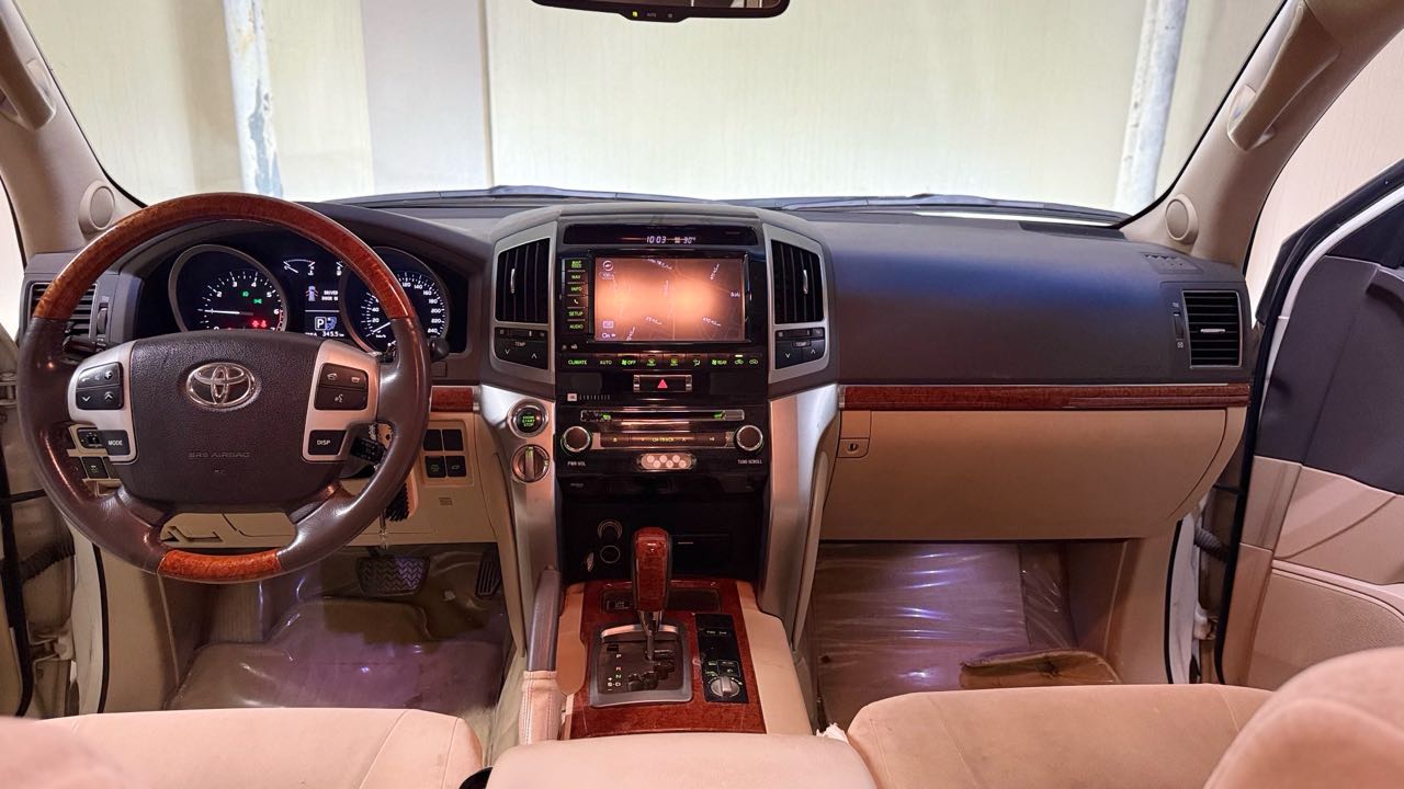 Car Image 2014 TOYOTA LAND CRUISER VX.R