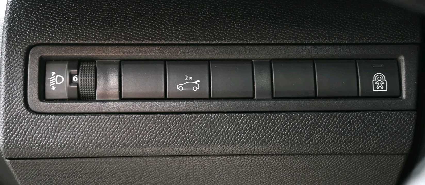 Car Image 2019 PEUGEOT 3008 Allure