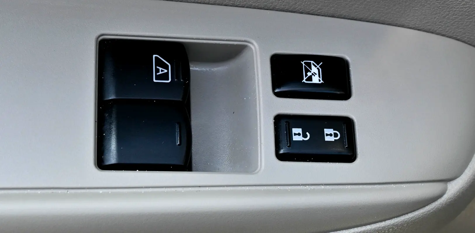 Car Image 2023 NISSAN SUNNY SV