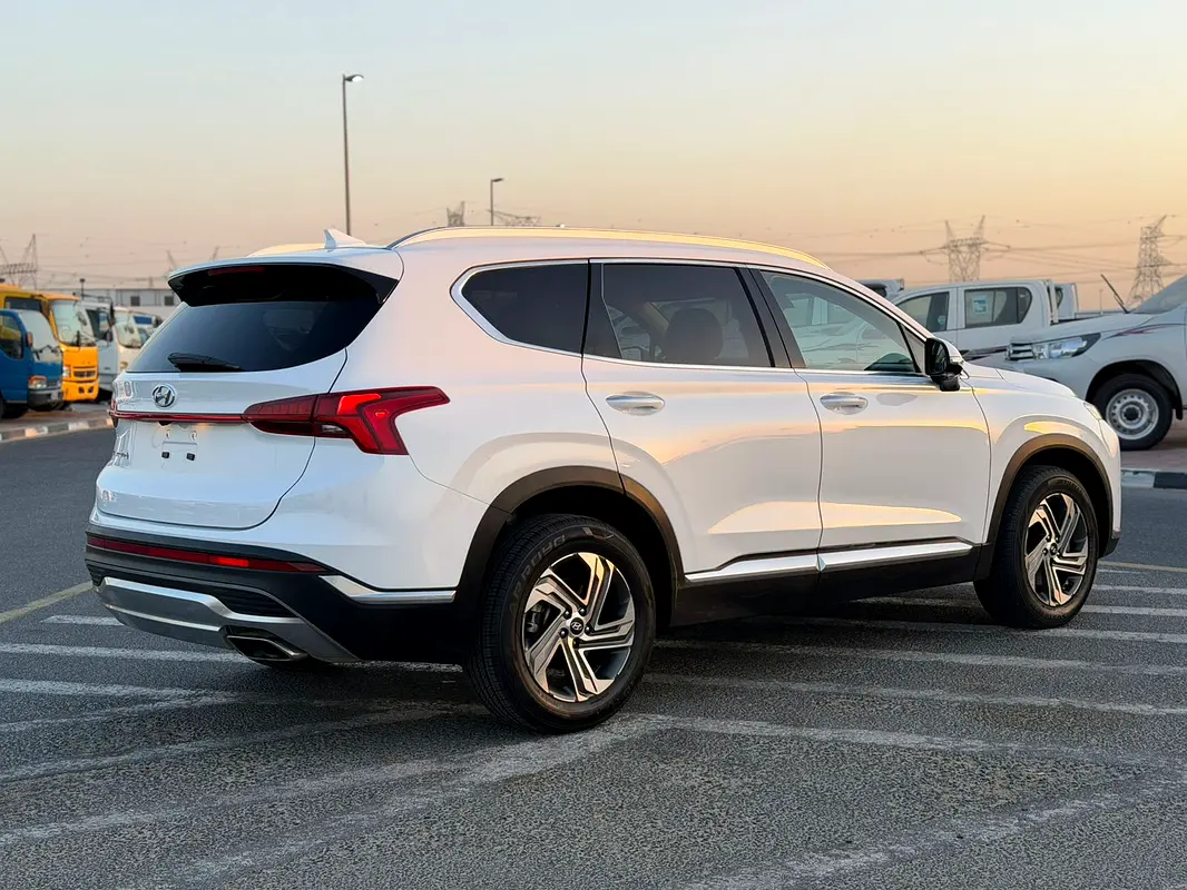 Car Image 2022 HYUNDAI SANTA FE Limited