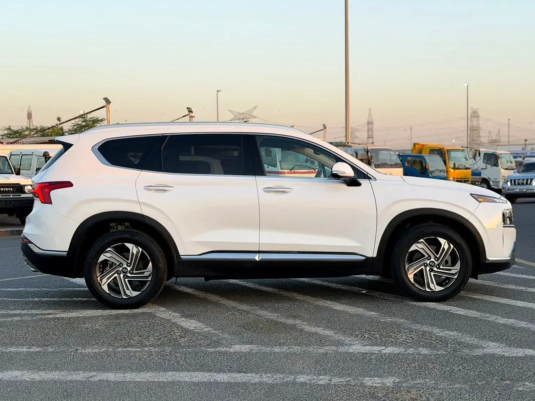 Car Image 2022 HYUNDAI SANTA FE Limited
