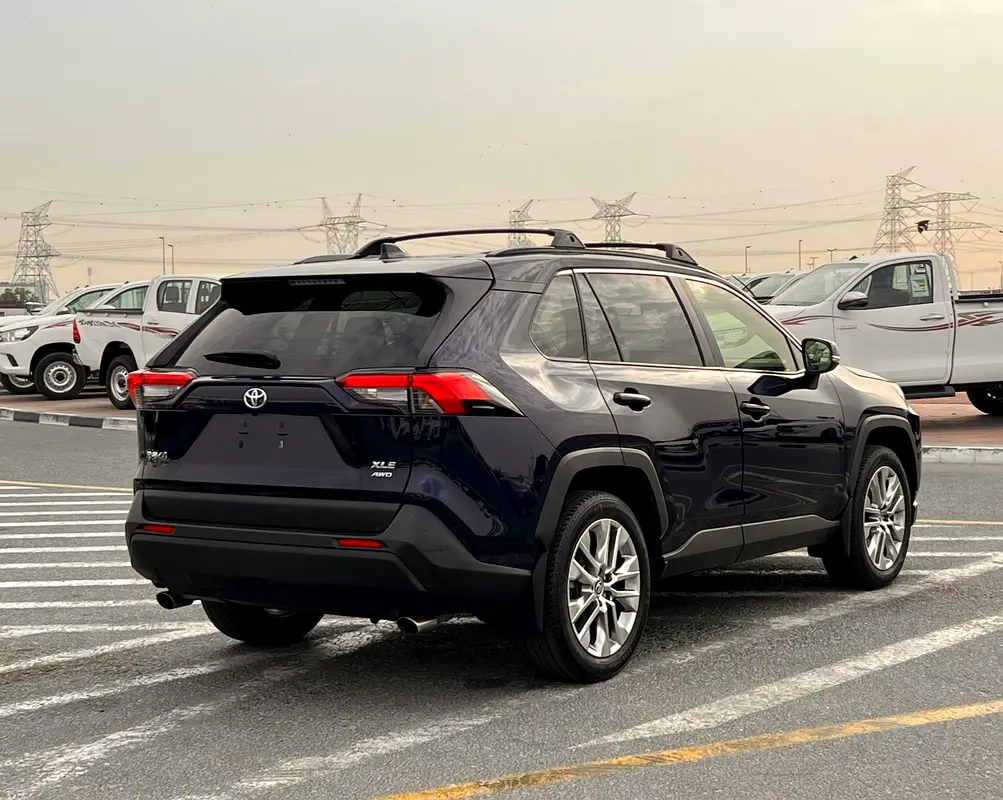 Car Image 2019 TOYOTA RAV4 XLE