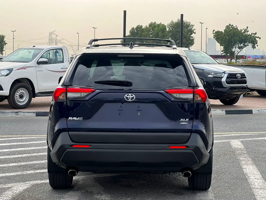 Car Image 2019 TOYOTA RAV4 XLE