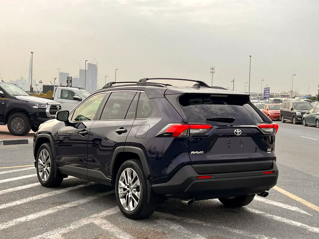 Car Image 2019 TOYOTA RAV4 XLE